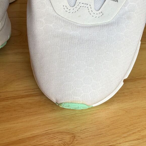 Nike Essential 2 Women's White and Mint Green Sneakers - Size 8.5 - Picture 4 of 10